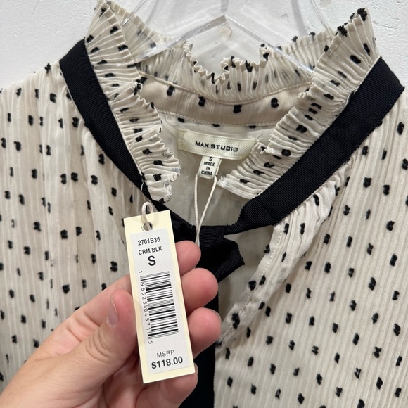 Max Studio Short Flutter Sleeve Pleated Clip Dot Top Tie Neck Blouse Small - Picture 3 of 5